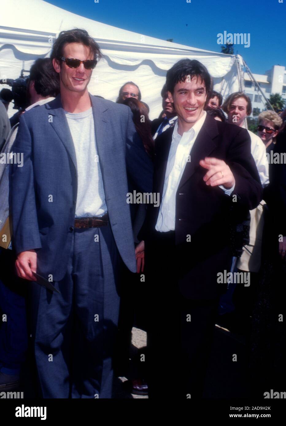 Santa Monica, Californie, USA 27 mars 1995 l'acteur et réalisateur Peter Berg et l'acteur Dermot Mulroney assiste à la 10e édition des Independent Spirit Awards le 27 mars 1995 à Santa Monica Beach à Santa Monica, Californie, USA. Photo de Barry King/Alamy Stock Photo Banque D'Images