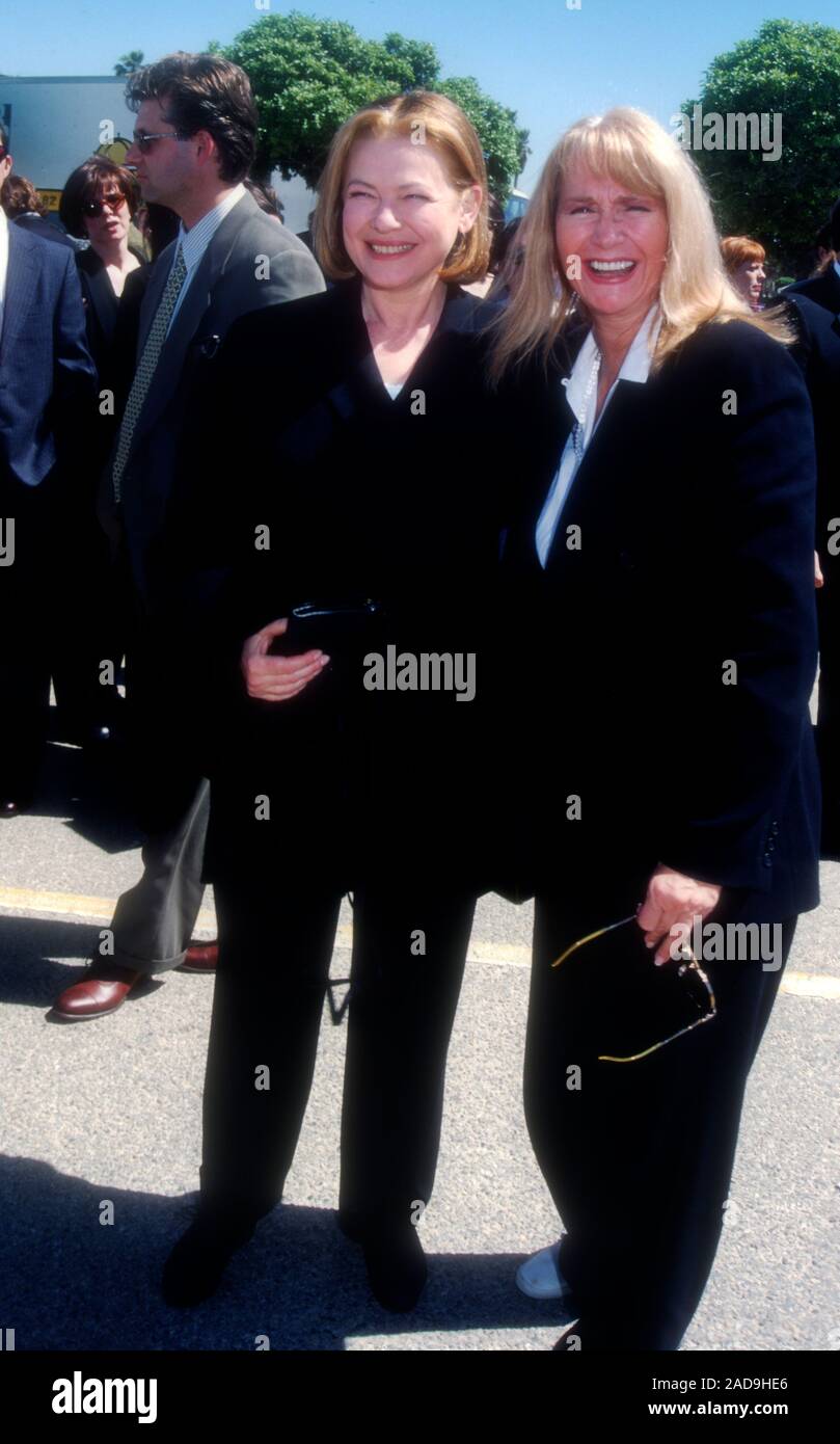 Santa Monica, Californie, USA 27 Mars 1995 L'actrice Dianne Wiest et actrice Diane Ladd assister à la 10e édition de la Independent Spirit Awards le 27 mars 1995 à Santa Monica Beach à Santa Monica, Californie, USA. Photo de Barry King/Alamy Stock Photo Banque D'Images