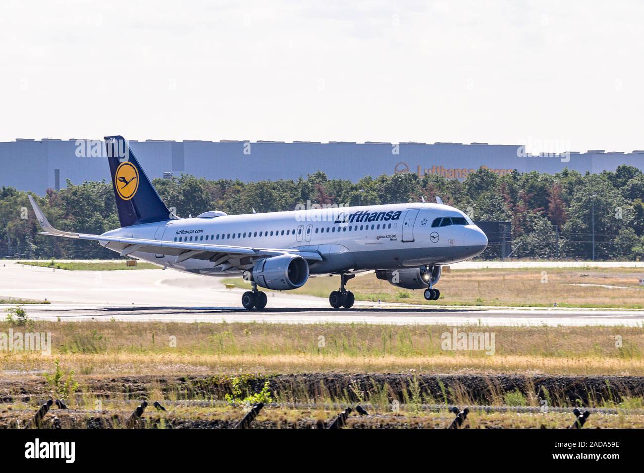 Francfort, Allemagne 11.08.2019 Lufthansa Airlines Airbus A320-214 à l'atterrissage à l'aéroport fraport basée à Francfort. Banque D'Images