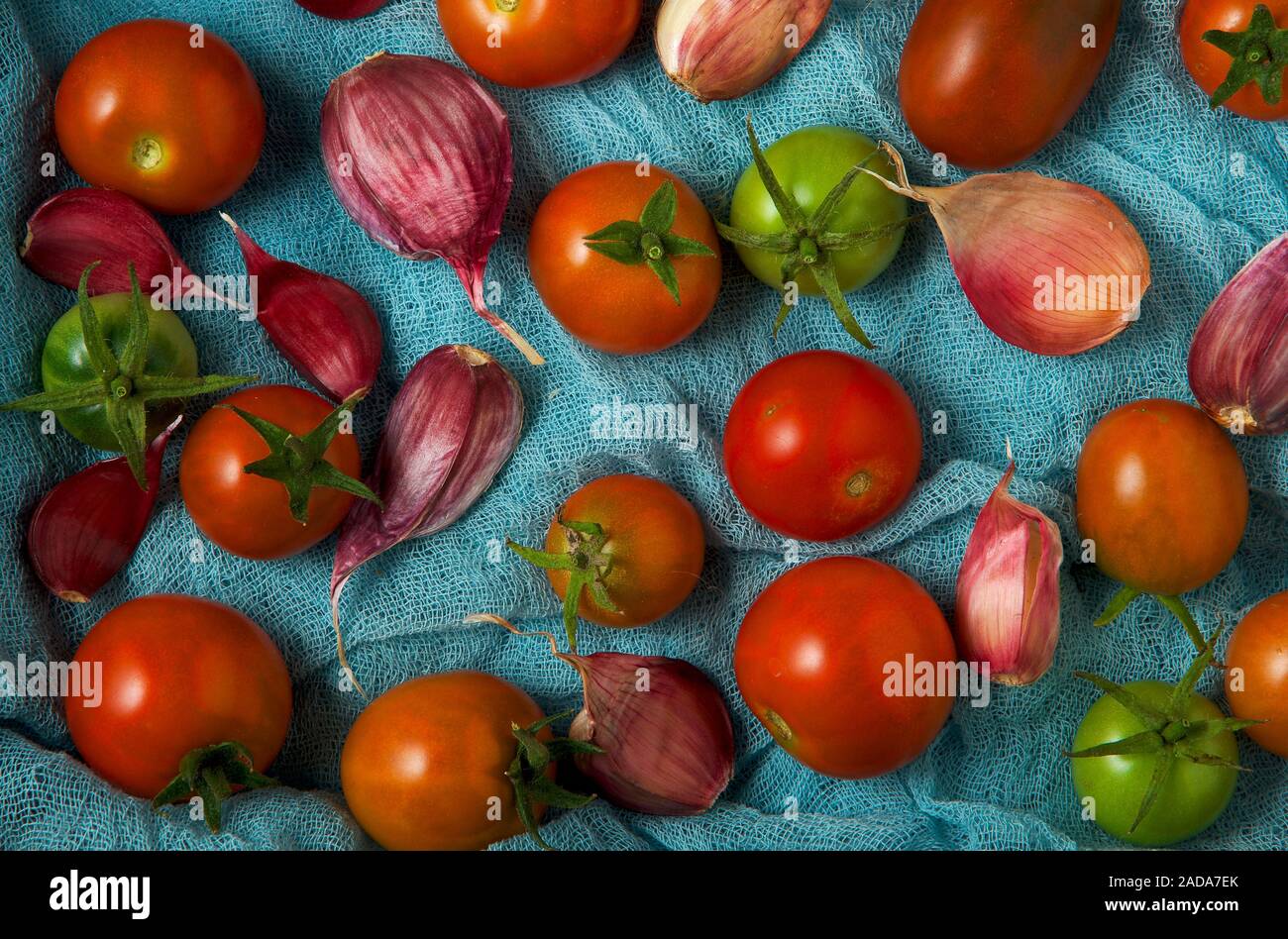 Les tomates sur le fond. Les tomates Banque D'Images