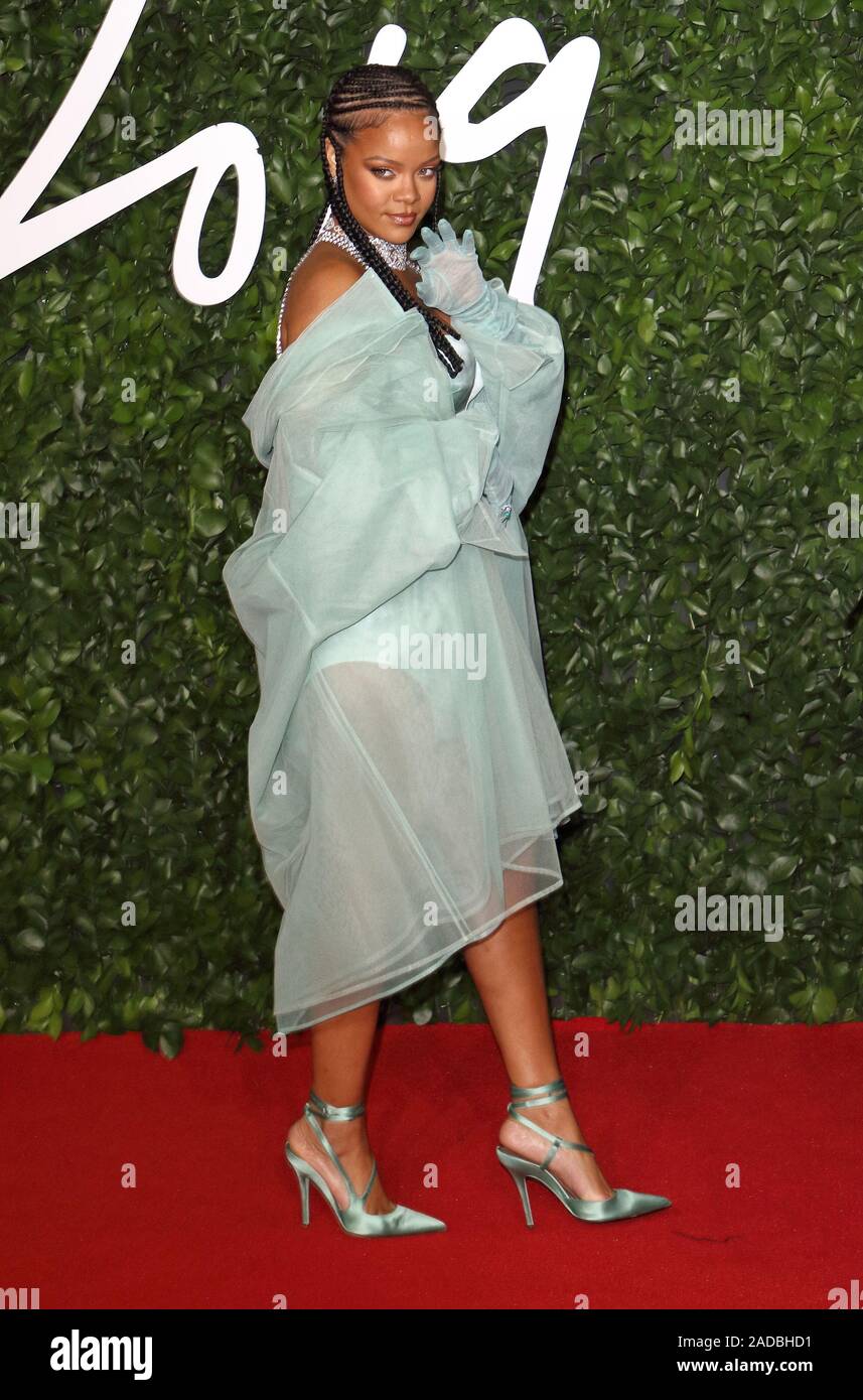 Londres, Royaume-Uni. 09Th Nov, 2019. Rihanna sur le tapis rouge lors de la Fashion Awards au Royal Albert Hall à Londres. Credit : SOPA/Alamy Images Limited Live News Banque D'Images