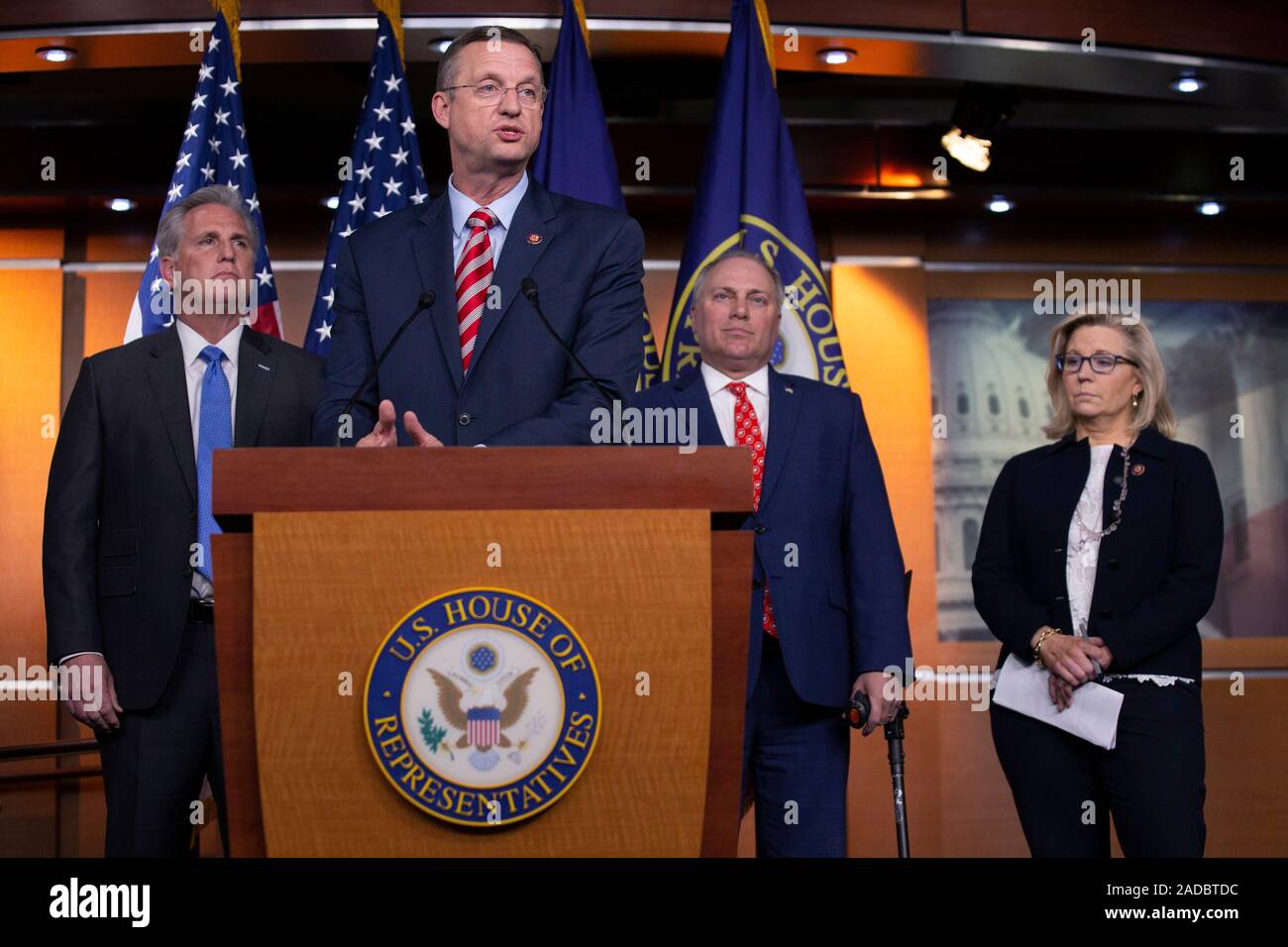 Washington DC, USA. 06Th Dec, 2019. Représentant des États-Unis Doug Collins (républicain de Géorgie), aux côtés de représentant des États-Unis Liz Cheney (républicain du Wyoming), United States House Leader minoritaire Kevin McCarthy (républicain de Californie), et United States House Whip minoritaire Steve Scalise (républicain de Louisiane), prend la parole à une conférence de presse sur la colline du Capitole à Washington, DC, États-Unis le mardi 3 décembre 2019. Credit : Stefani Reynolds/CNP/MediaPunch MediaPunch Crédit : Inc/Alamy Live News Banque D'Images