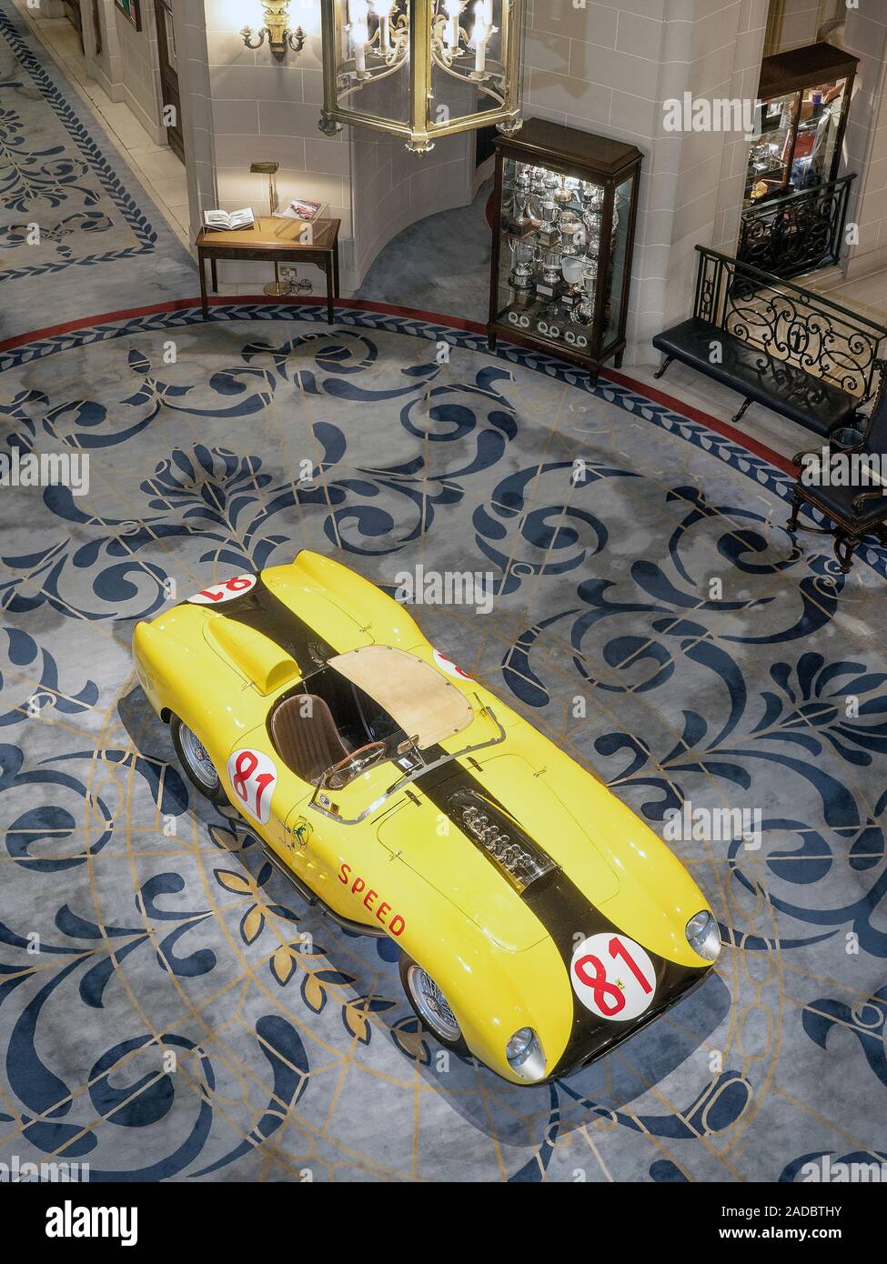 Ferrari Testa Rossa 290MM/250GT. 1956, à l'affiche dans la rotonde de l'Royal Automobile Club Pall Mall London UK Banque D'Images