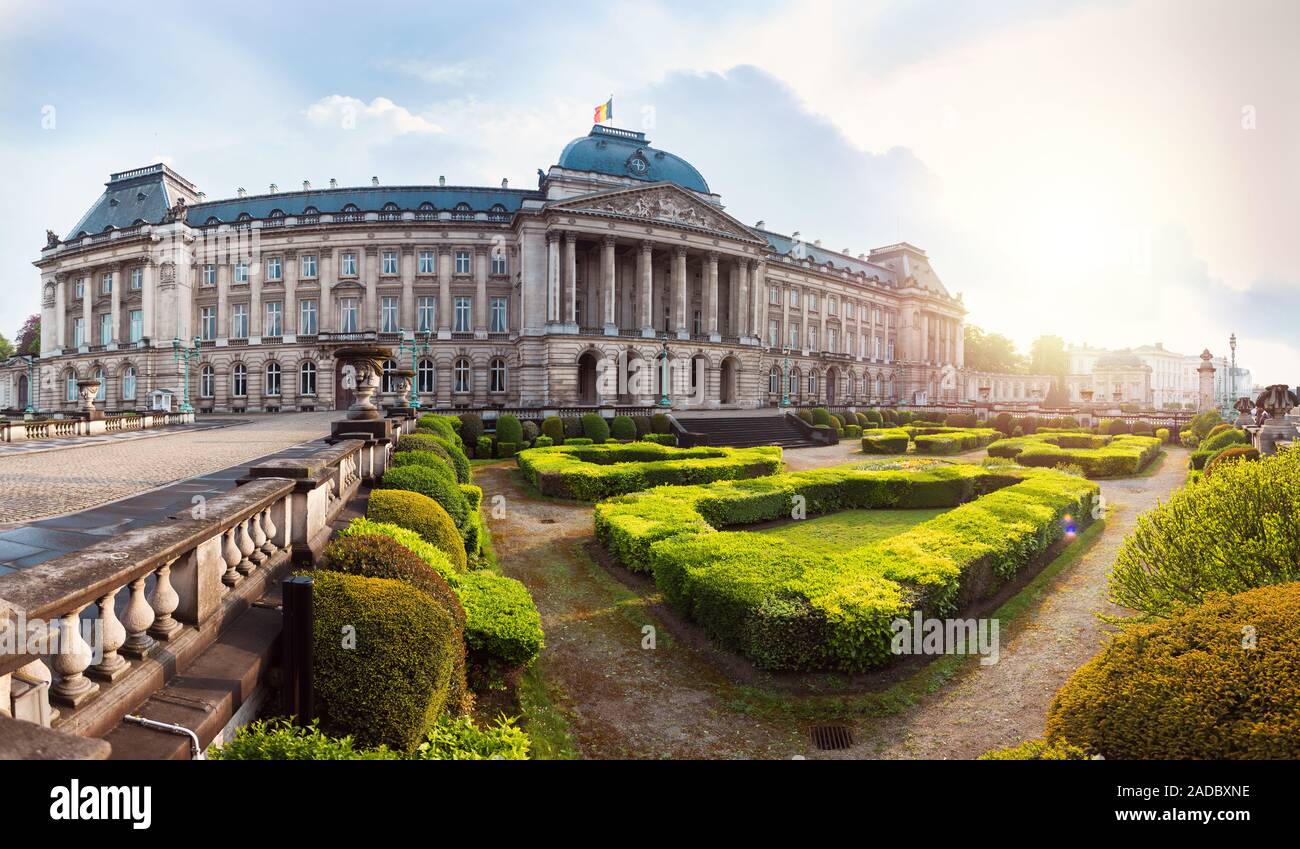 Palais Royal de Bruxelles avec beau soleil, Soleil couchant et agréable soirée, Belgique Banque D'Images