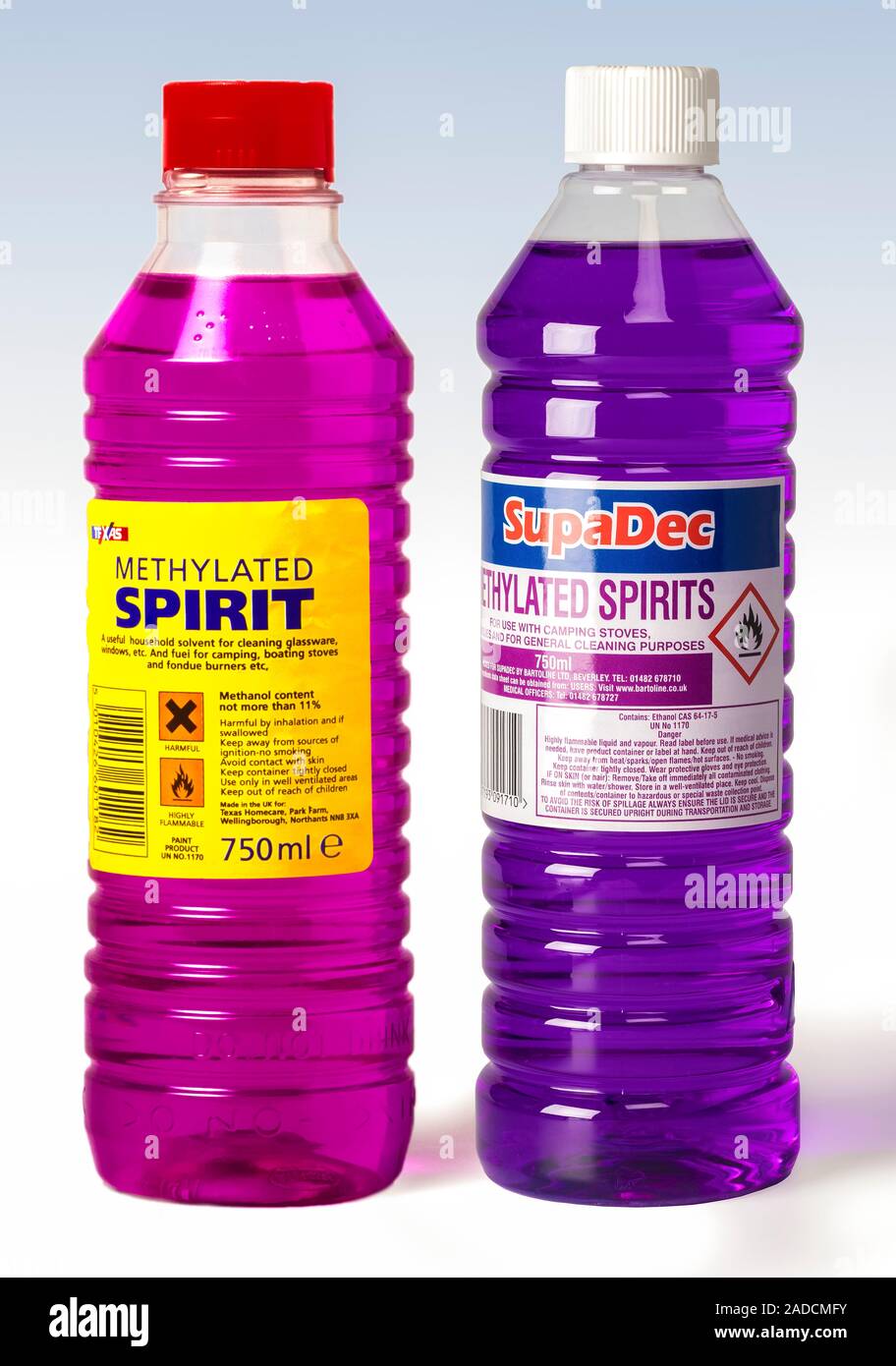 Ancienne formule (à gauche) de l'alcool à brûler contient de l'éthanol, de  la couleur et un goût amer plus le poison, le méthanol, pour dissuader les  gens de boire. Le méthanol Photo