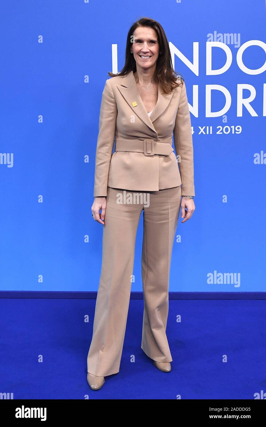 Premier Ministre de la Belgique, Sophie Wilmes arrive pour l'assemblée annuelle des chefs de gouvernement de l'OTAN sommet au Grove Hôtels à Watford, Hertfordshire. Banque D'Images