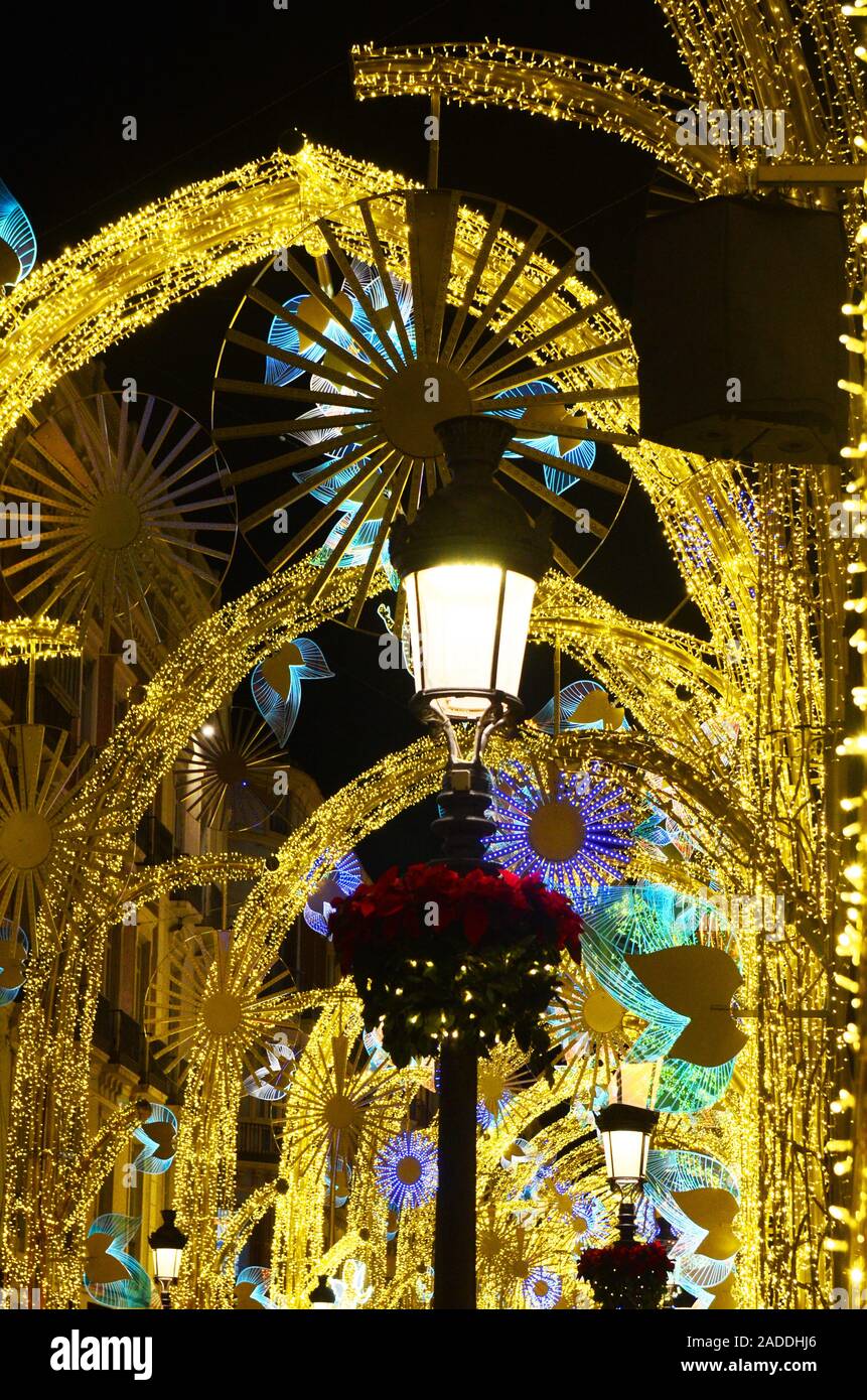 Calle Larios, la rue principale de Malaga, Espagne, durant les fêtes de Noël 2019 Banque D'Images