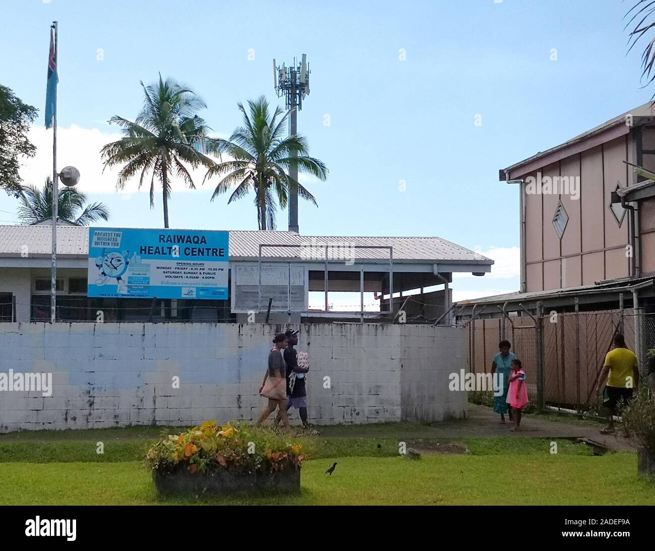 Suva, Fidji. 9Th Jul 2019. Aller à Raiwaqa résidents centre de santé pour recevoir le vaccin contre la rougeole à Suva, Fidji, le 4 décembre 2019. La deuxième phase de la campagne de vaccination contre la rougeole a commencé le mercredi dans la capitale de Fidji Suva. La campagne de vaccination s'adresse aux enfants qui n'ont pas reçu deux doses du vaccin contre la rougeole, tout enfant de 12 ans et 18 mois qui est dû pour la vaccination, les gens qui voyagent à l'étranger, les travailleurs de la santé, et de l'aéroport et le personnel de l'hôtel à travers le pays. Il y a 15 cas confirmés de rougeole à Fidji par mardi. Credit : Zhang Yongxing/Xinhua/Alamy Live News Banque D'Images