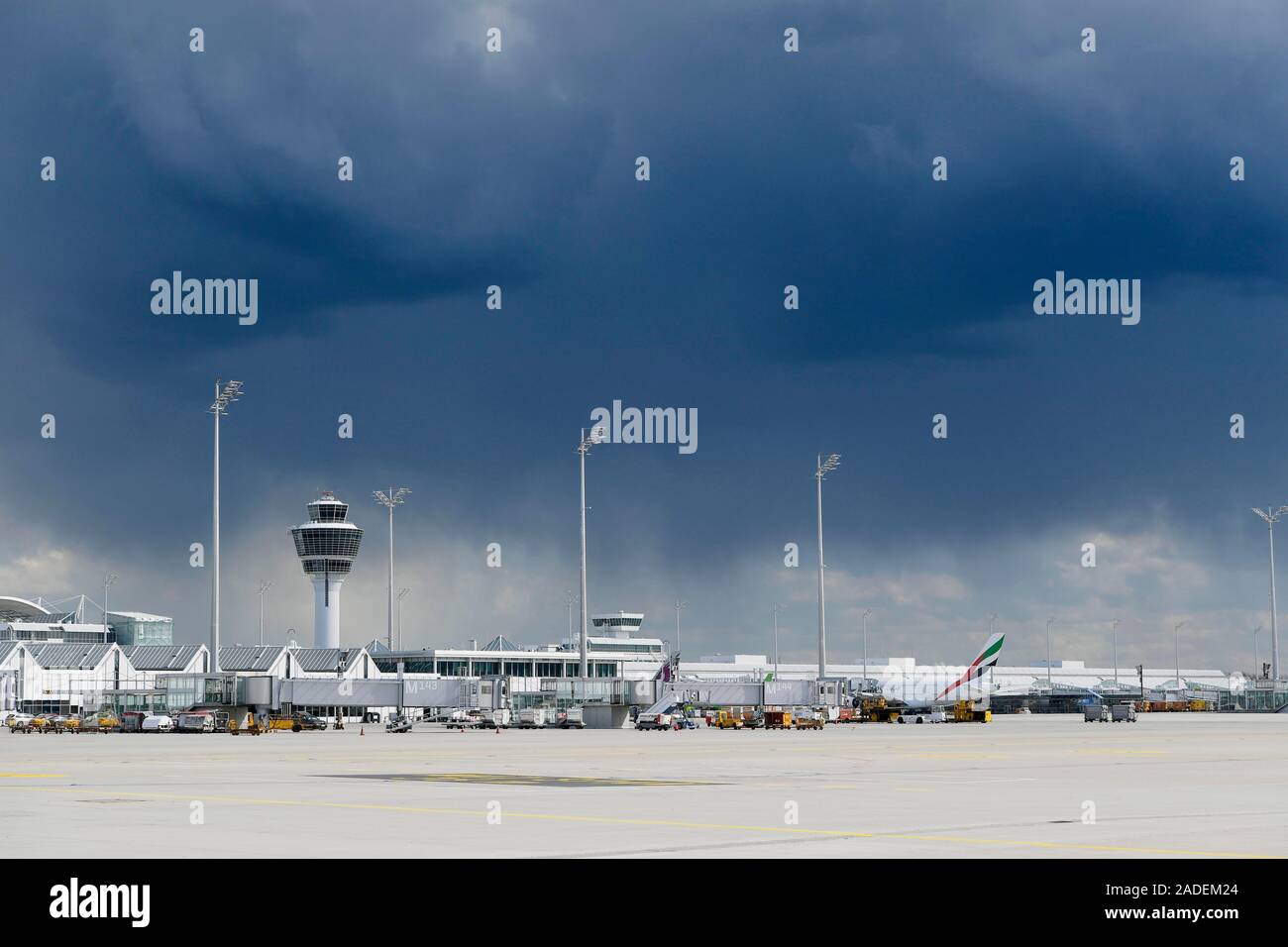 Plus de nuage de pluie airport, Terminal 1, Aéroport de Munich, Haute-Bavière, Bavière, Allemagne Banque D'Images