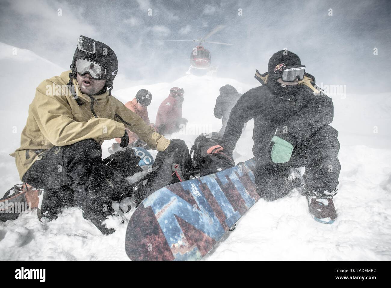 Freerider à Heli snowboard dans l'Himalaya, Gulmarg, au Cachemire, en Inde Banque D'Images