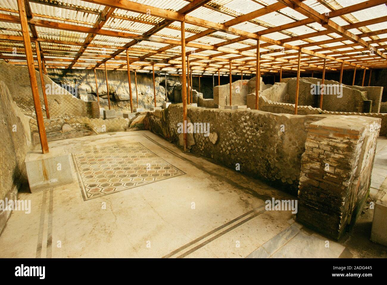 Salle à manger d'une villa romaine, Herculanum, Italie. C'est l'objet — free download