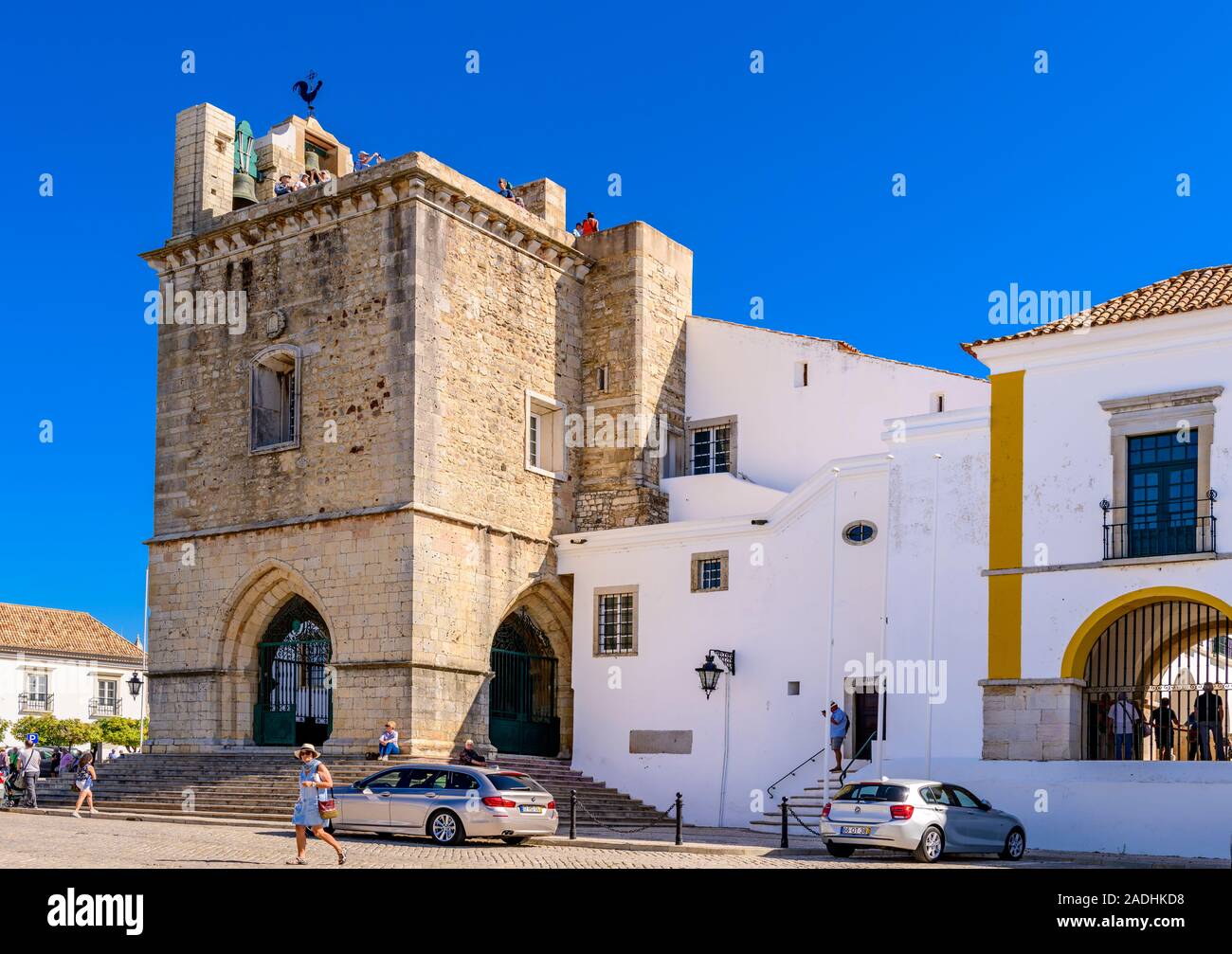Clocher de la cathédrale de Faro, cathédrale Igreja de Santa Maria se. Faro, Algarve de l'est, Portugal. Banque D'Images