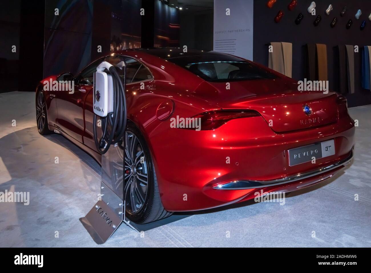 LOS ANGELES, CA/USA - 20 NOVEMBRE 2019 : un karma Revero 2019 GT EV voiture au Los Angeles Auto Show. Banque D'Images