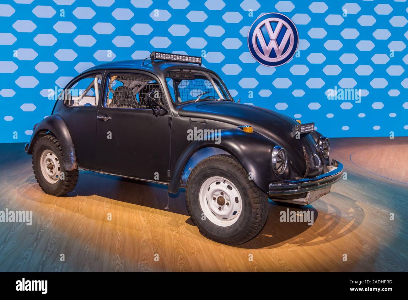 LOS ANGELES, CA/USA - 20 NOVEMBRE 2019 : un millésime Volkswagen voiture à la Los Angeles Auto Show. Banque D'Images