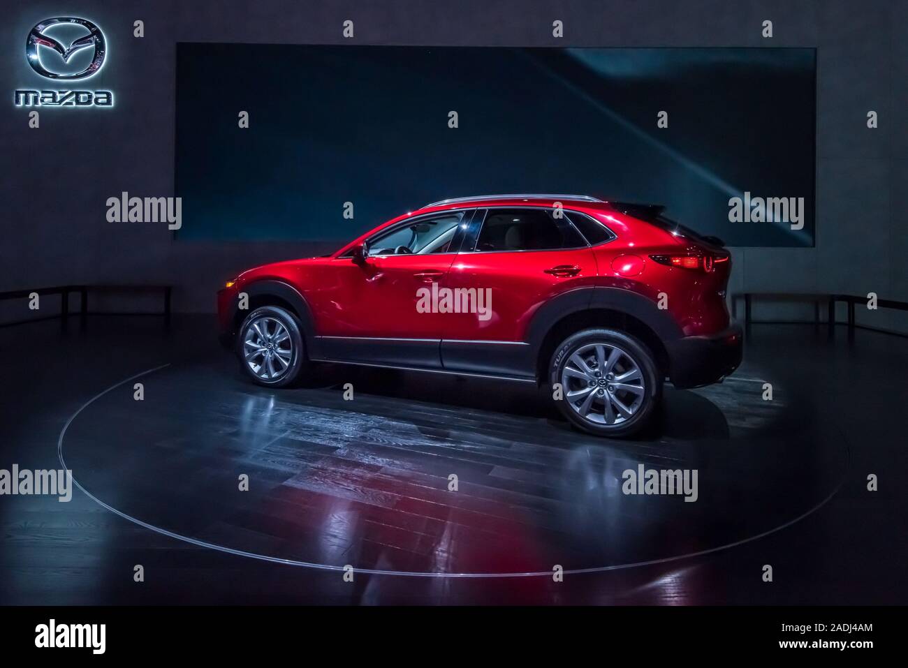 LOS ANGELES, CA/USA - 21 NOVEMBRE 2019 : une Mazda CX-30 de la liaison à la Los Angeles Auto Show. Banque D'Images