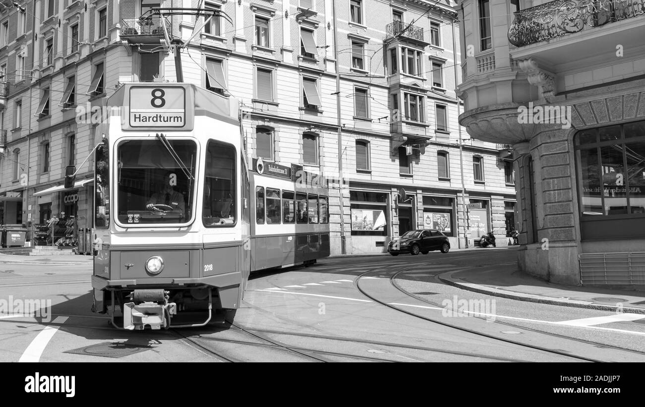 Cliché pris juste avant d'entrer dans le vieux tram à Zürich Banque D'Images