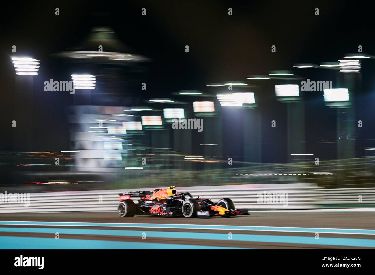 Red Bull Racing a permis thaïlandais Alexander Albon fait concurrence au cours de l'Abu Dhabi F1 Grand Prix race à l Circuit de Yas Marina à Abu Dhabi. Banque D'Images