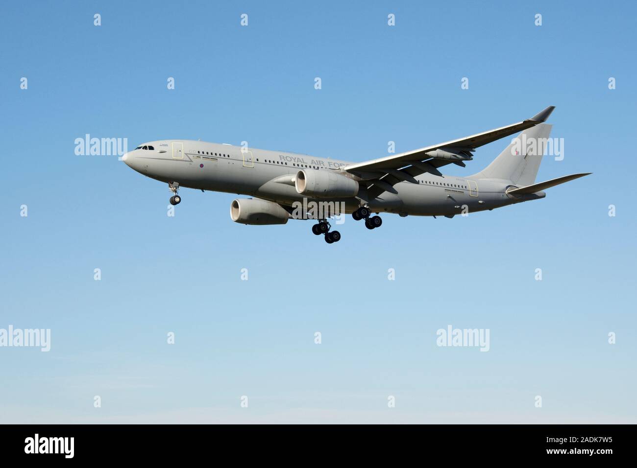 Voyager Airbus KC.3 ZZ332 exploités par 10 & 101 Sqd, Royal Air Force, vu et basé à RAF Brize Norton, Oxfordshire le 9 octobre 2018. Banque D'Images