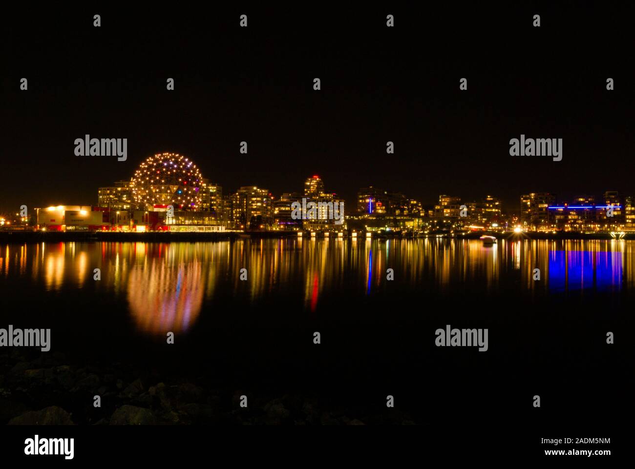 Science World at Night à Vancouver, Colombie-Britannique, Canada Banque D'Images