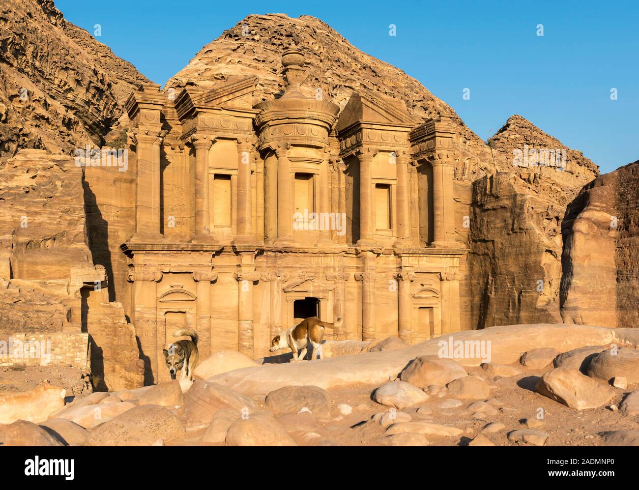 Le monastère Deir (AD), Petra, Jordanie Banque D'Images