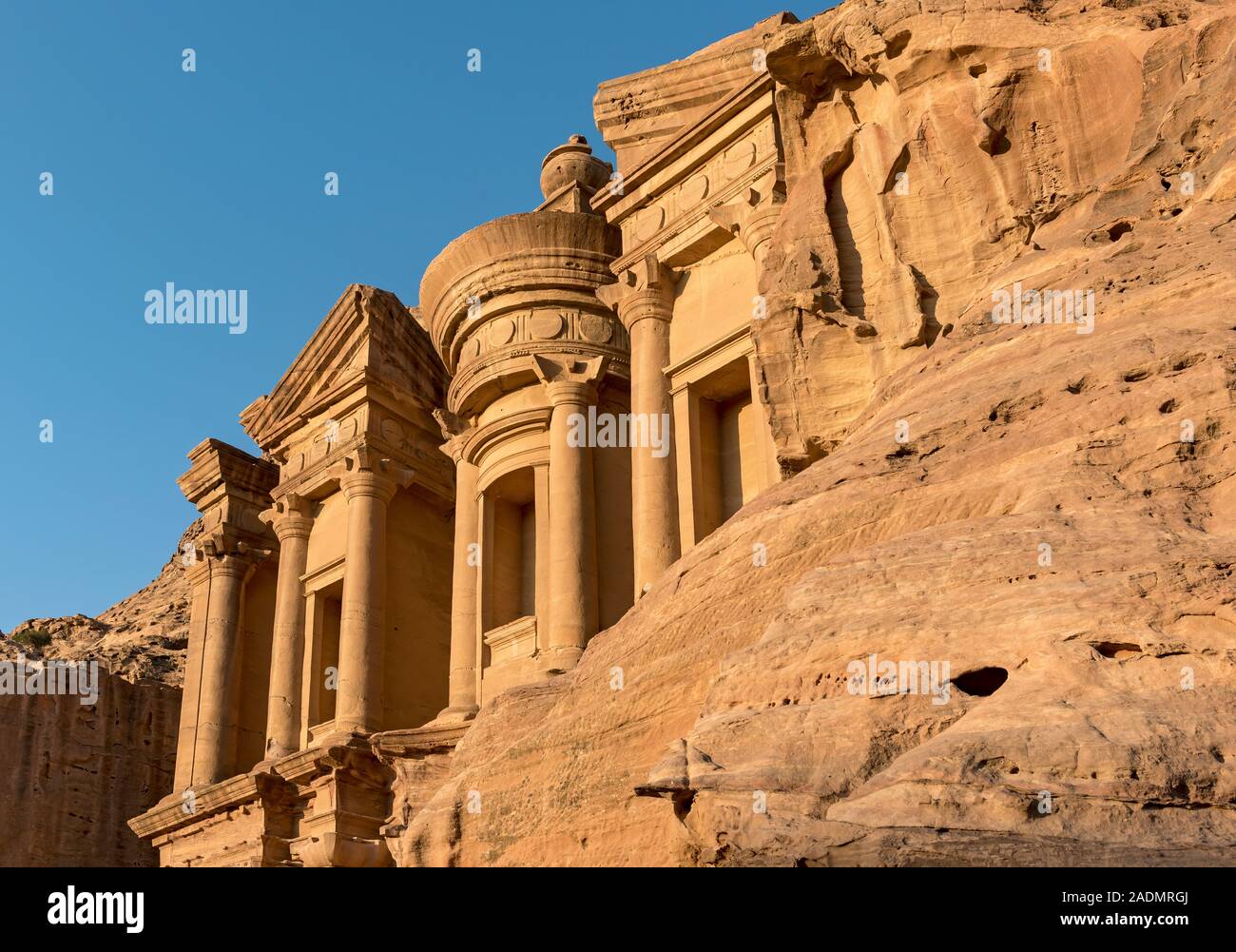 Le monastère Deir (AD), Petra, Jordanie Banque D'Images