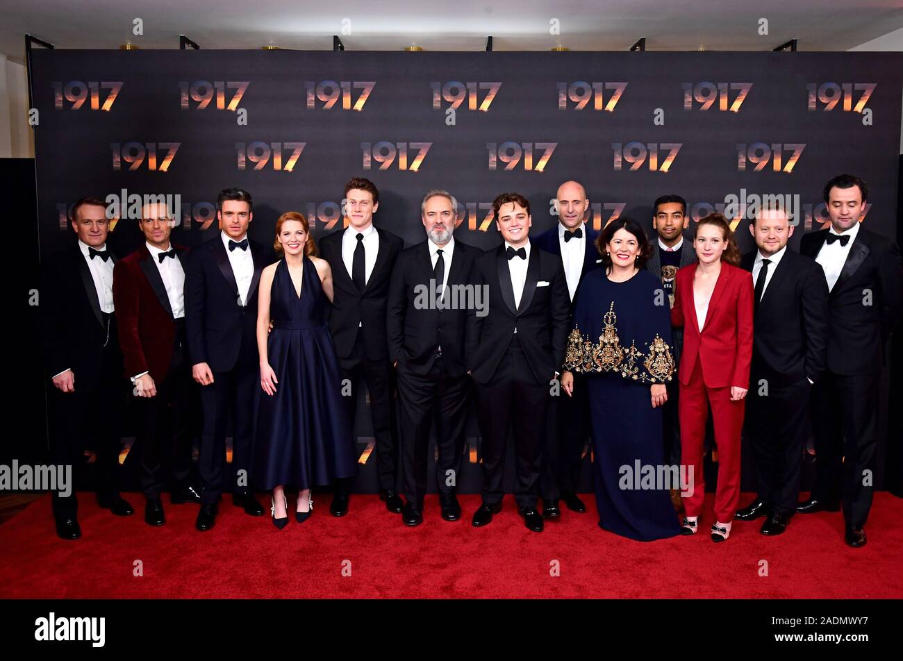 Jamie Parker, Andrew Scott, Richard Madden, Wilson-Cairns Krysty, George MacKay, directeur Sam Mendes, Dean-Charles Chapman, Mark Strong, Pippa Harris, Nabhaan Rizwan, Claire Duburcq et Daniel Mays assister à la Première Mondiale 1917 à Leicester Square, Londres. Banque D'Images