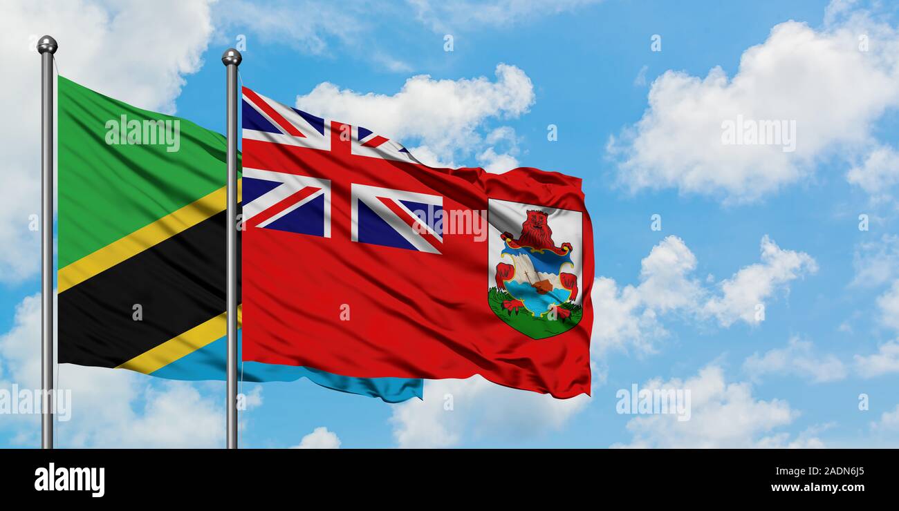 La Tanzanie et de brandir le drapeau des Bermudes dans le vent contre ciel bleu nuageux blanc ensemble. Concept de diplomatie, de relations internationales. Banque D'Images