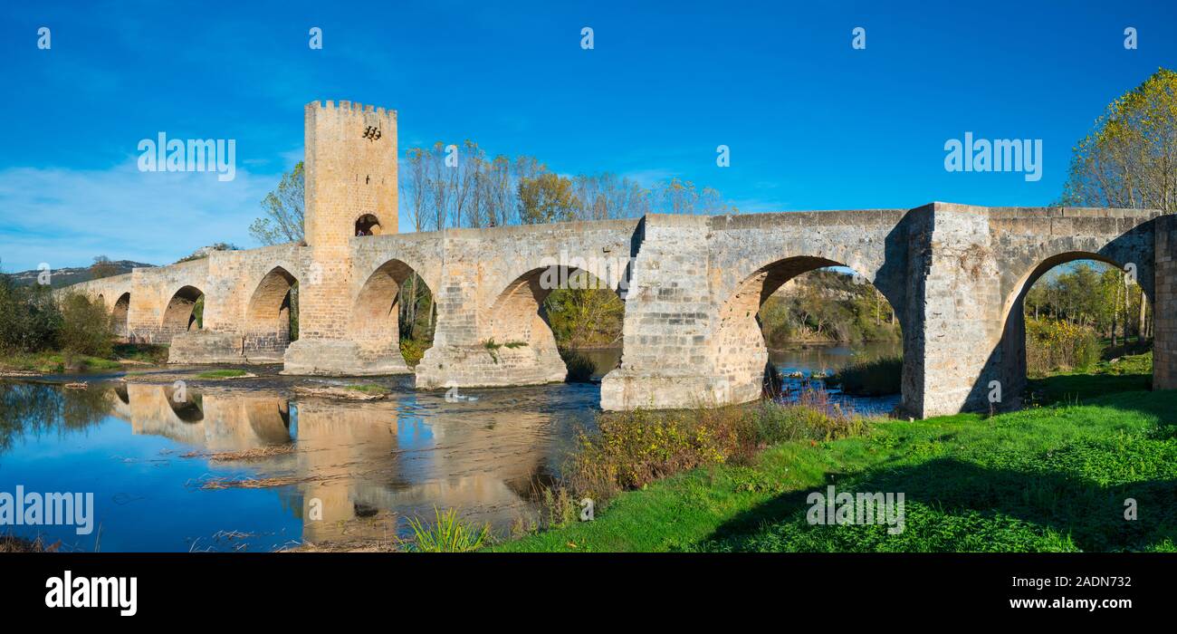 Pont médiéval, l'Èbre, Frias village, Las Merindades, Burgos, Castille et Leon, Espagne, Europe Banque D'Images