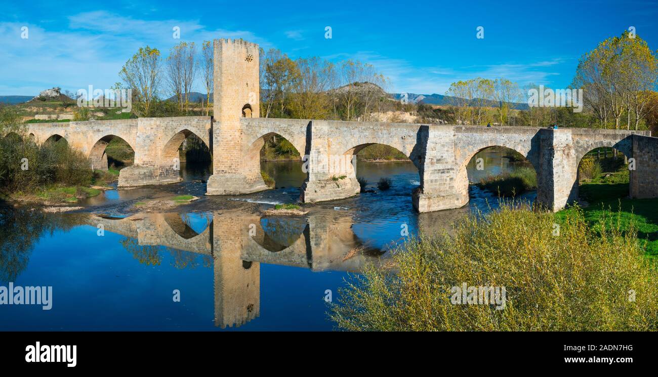 Pont médiéval, l'Èbre, Frias village, Las Merindades, Burgos, Castille et Leon, Espagne, Europe Banque D'Images