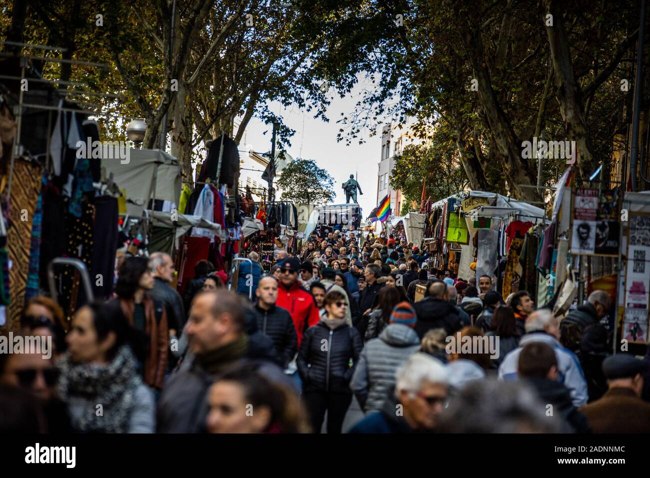 El Rastro, marché aux puces en plein air, Madrid, Espagne Banque D'Images