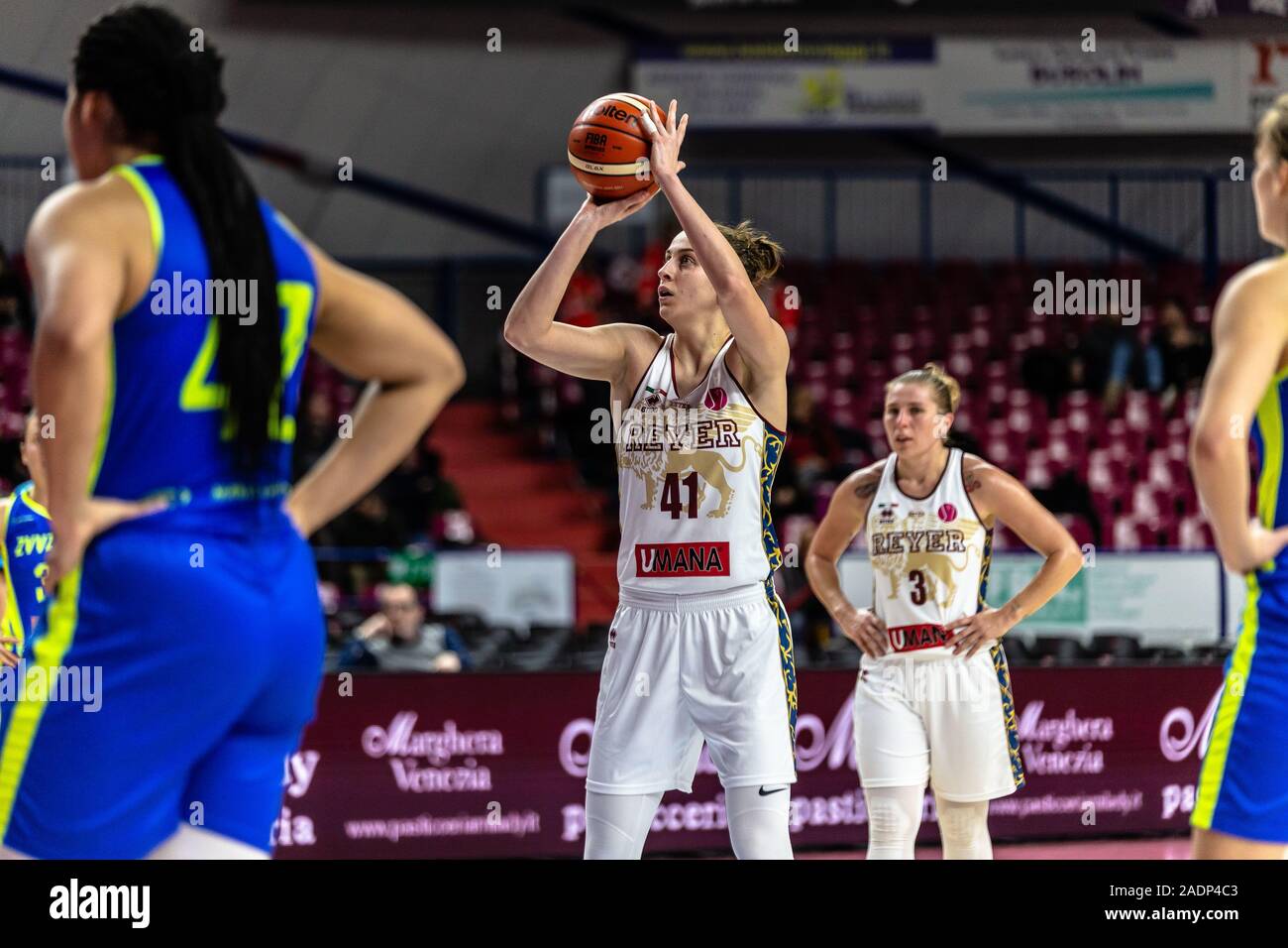 Venezia, Italie, 04 juin 2019, le tiro libero d'elisa penna dell'umana venezia reyer Venezia Reyer pendant vs ZVVZ USK Praha - Basketball Euroleague Women Championship - Crédit : LPS/Mattia Radoni/Alamy Live News Banque D'Images