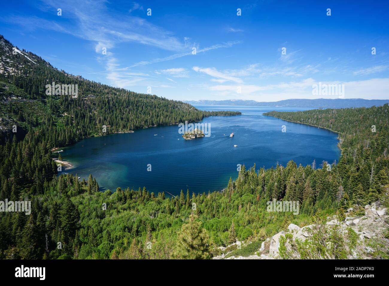 Journée ensoleillée à Emerald Bay, Lake Tahoe, California, USA Banque D'Images