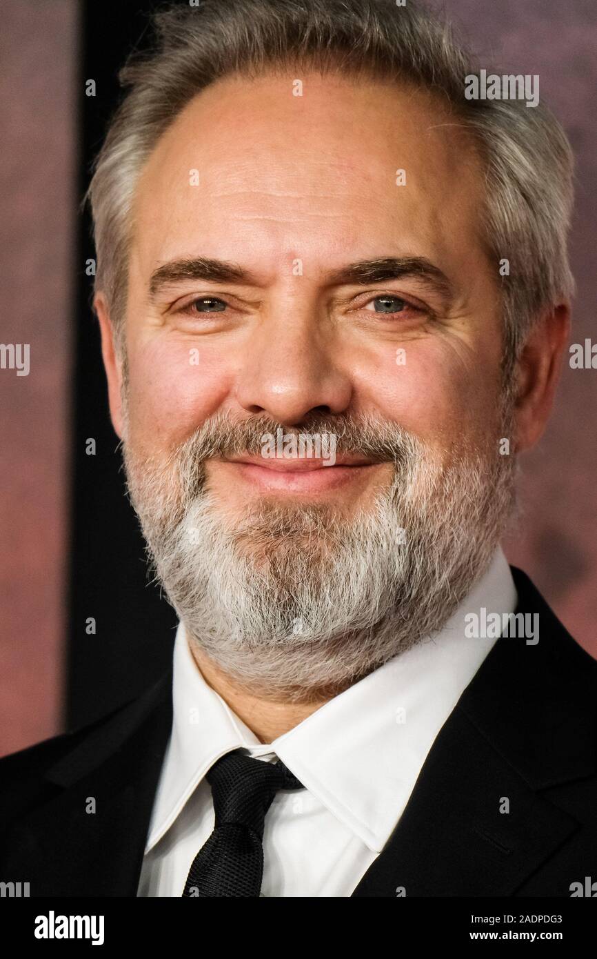 LUXE ODEON Leicester Square, Londres, Royaume-Uni. 4 décembre 2019. Sam Mendes pose à la première mondiale de 1917 et Royal Film Performance. . Photo par Julie Edwards./Alamy Live News Banque D'Images