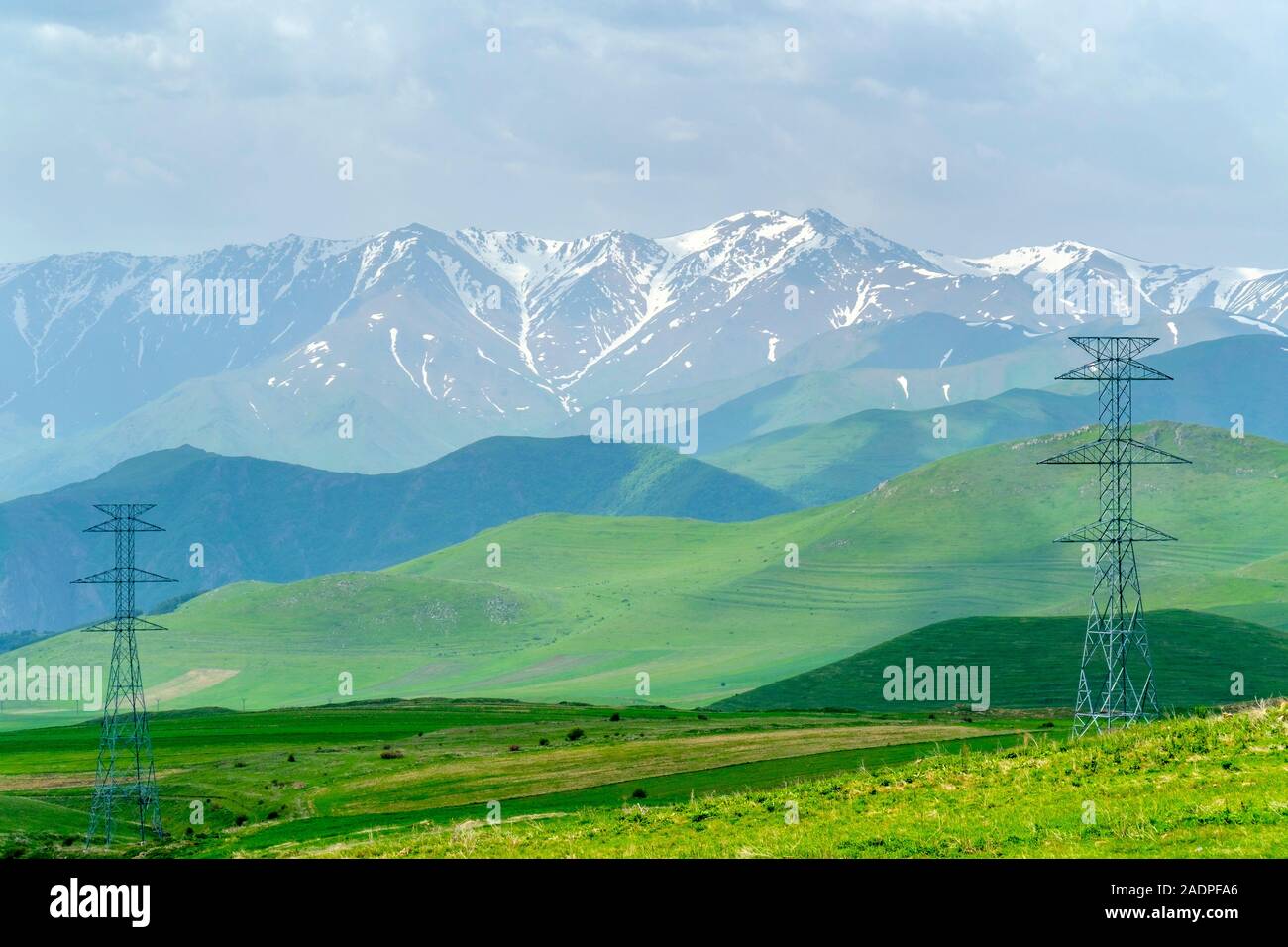 Vue vers le Mont Kaputzukh au sein de l'État sur le Sanctuaire du Zanguezour Arménie-Azerbaïdjan frontière, province de Syunik, Arménie Banque D'Images Vue vers le Mont Kaputzukh au sein de l'État sur le Sanctuaire du Zanguezour Arménie-Azerbaïdjan frontière, province de Syunik, Arménie Banque D'Images