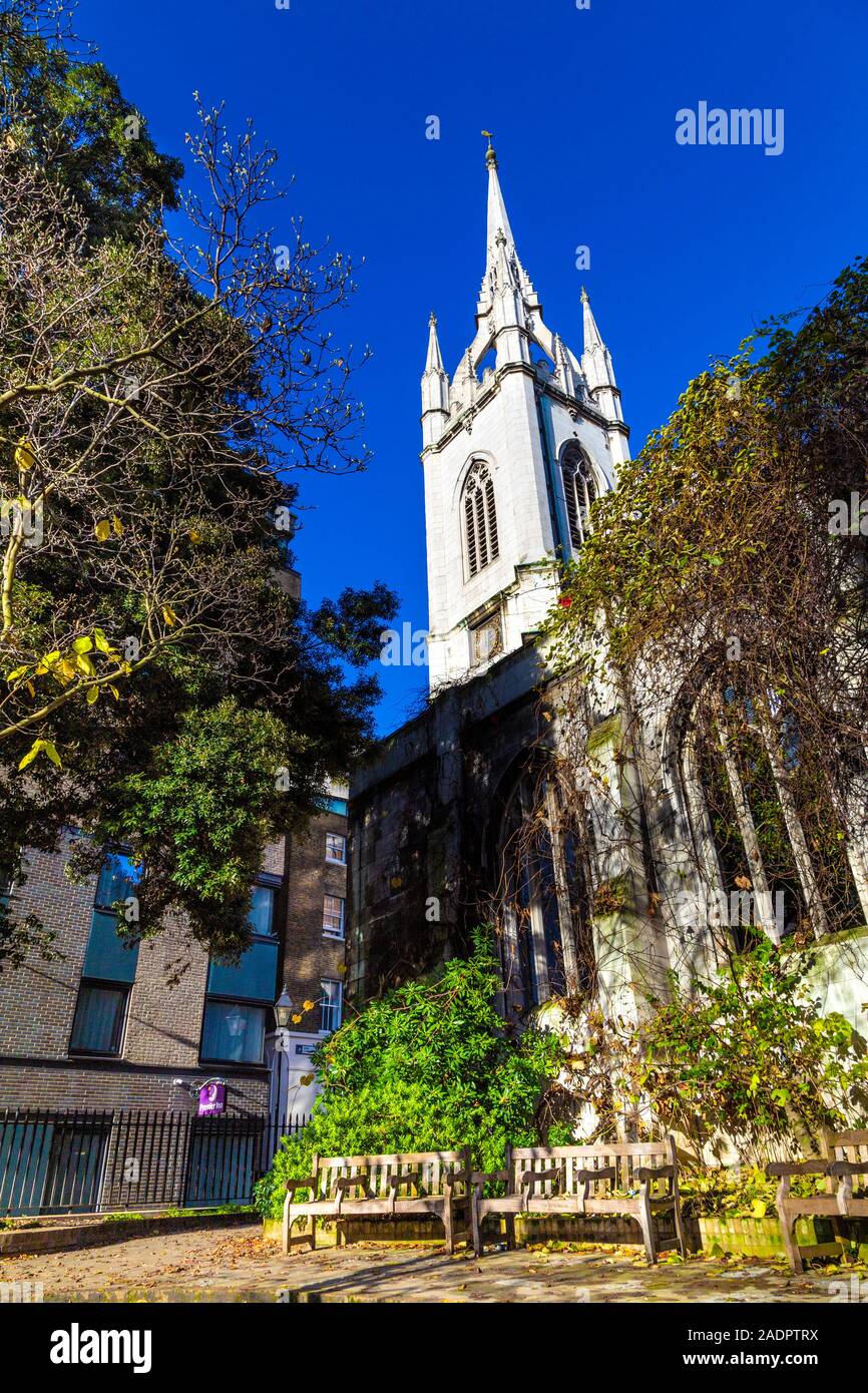 St Dunstan dans l'église est endommagé dans le blitz, maintenant transformé en un jardin public, Londres, UK Banque D'Images