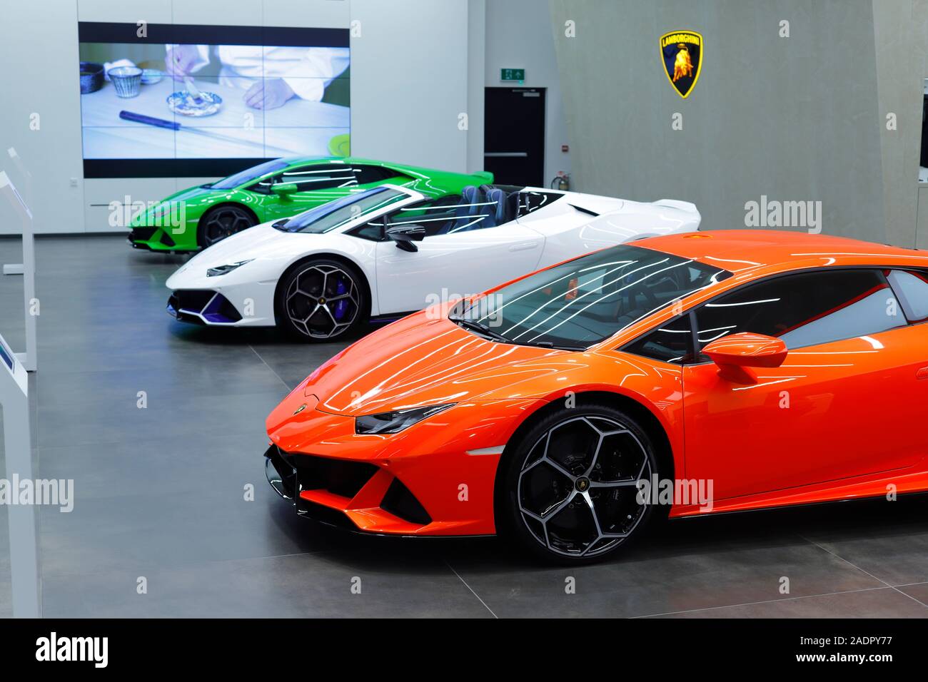 Toute nouvelle Lamborghini est à la nouvelle concession Lamborghini à Leeds. Banque D'Images