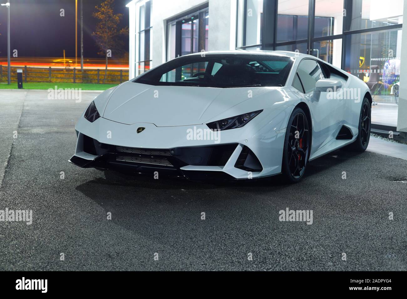 Toute nouvelle Lamborghini est à la nouvelle concession Lamborghini à Leeds. Banque D'Images