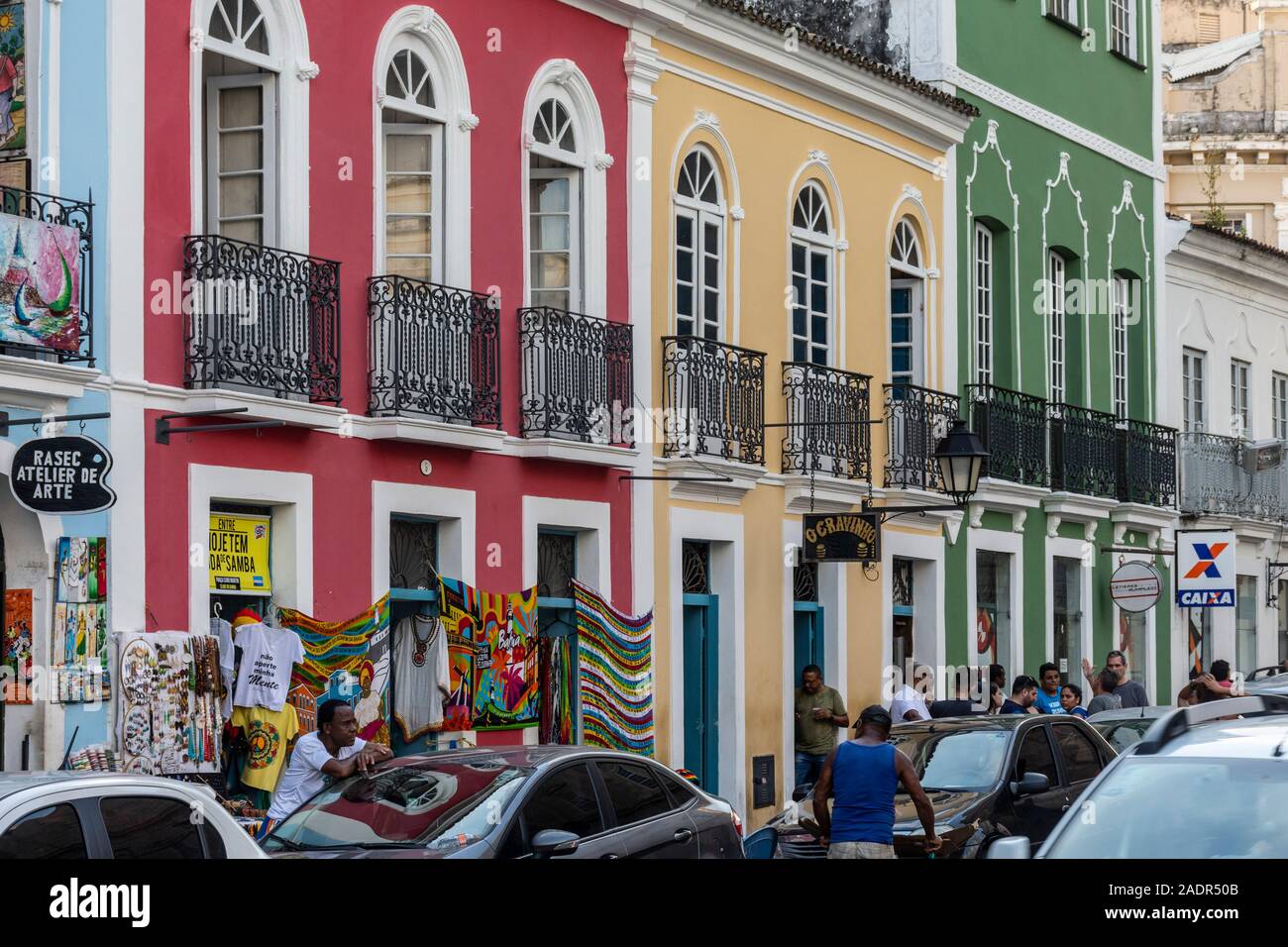 Belle vue de bâtiments colorés et de maisons dans le centre-ville historique de Salvador, Bahia, Brésil Banque D'Images