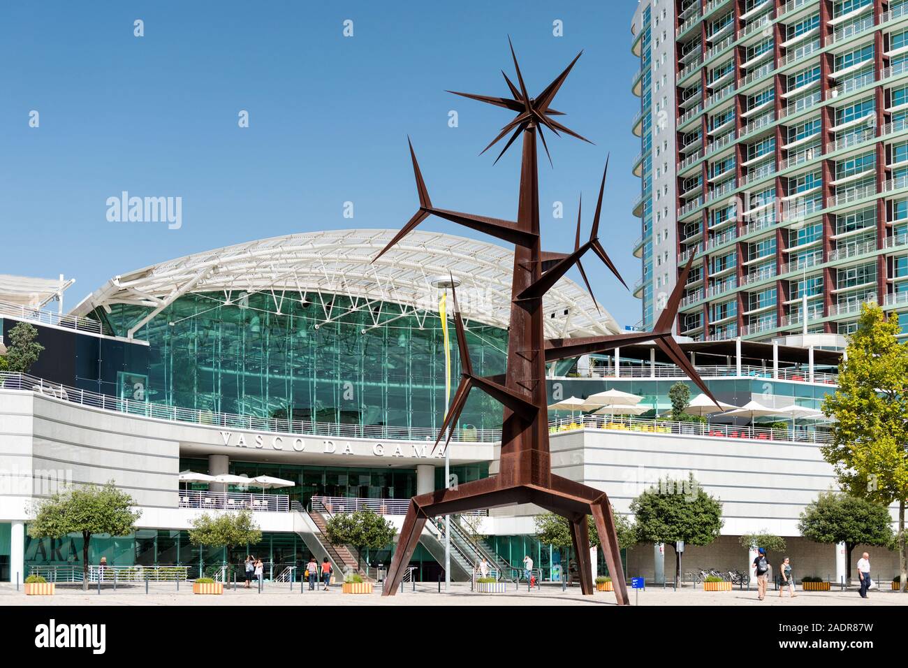 La sculpture de Jorge Vieira Homem Sol Centro Vasco da Gama, Parque das Nações, Lisbonne, Portugal Banque D'Images