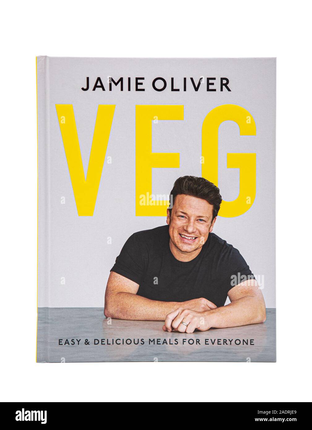 SWINDON, Royaume-Uni - 25 NOVEMBRE 2019 : Jamie Oliver Légumes Cook Book, Facile et délicieux repas pour tout le monde sur un fond blanc. Banque D'Images