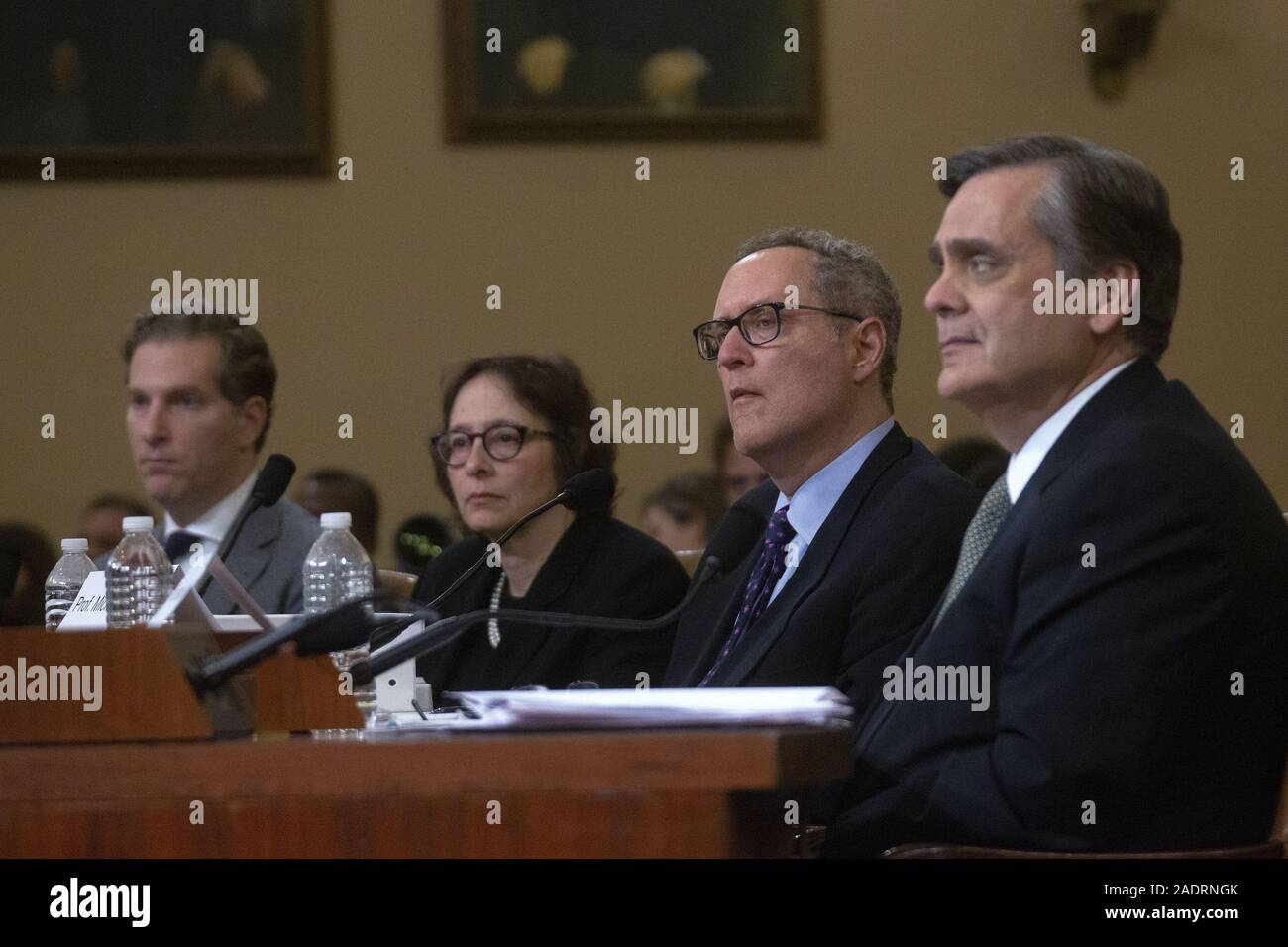 Des experts en droit constitutionnel Noah Feldman, de l'Université de Harvard, Pamela Karlan, de l'Université de Stanford, Michael Gerhardt, de l'Université de Caroline du Nord, et Jonathan Turley de la George Washington University Law School, témoigner devant le United States House Committee on the Judiciary sur la colline du Capitole à Washington, DC, États-Unis, le mercredi 4 décembre 2019. Credit : Stefani Reynolds/CNP /MediaPunch Banque D'Images