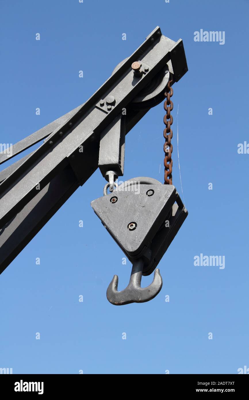 Un crochet de grue avec ciel bleu Banque D'Images