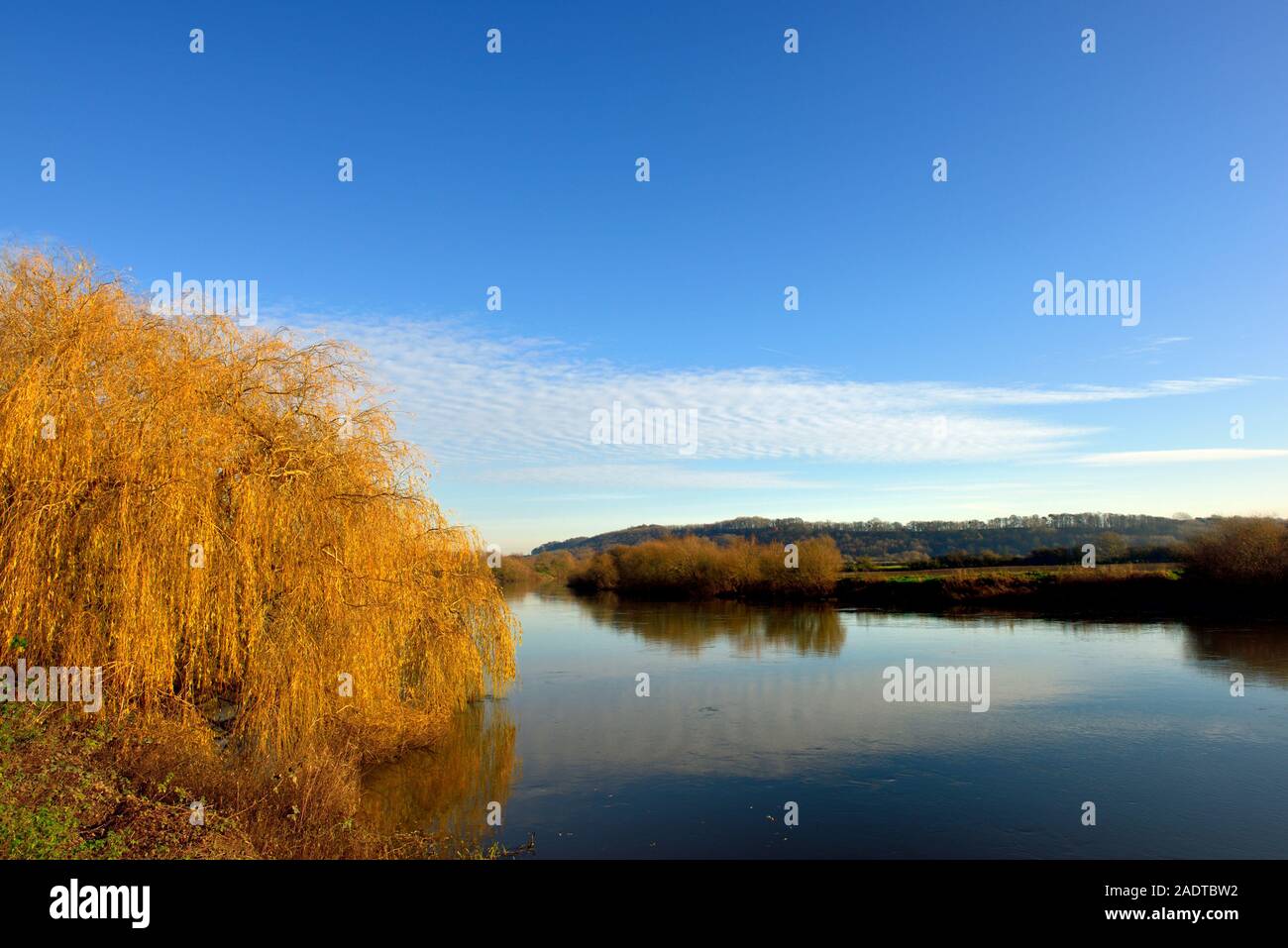 Les hivers ensoleillé jour, vue de la rivière Trent Nottingham, Angleterre, Royaume-Uni Banque D'Images Les hivers ensoleillé jour, vue de la rivière Trent Nottingham, Angleterre, Royaume-Uni Banque D'Images