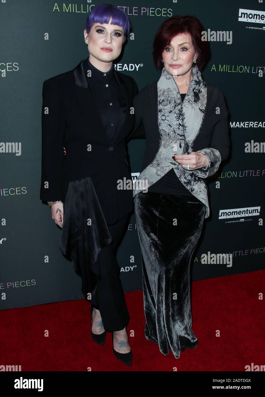West Hollywood, États-Unis. 08Th Nov, 2019. WEST HOLLYWOOD, LOS ANGELES, CALIFORNIE, USA - 04 DÉCEMBRE : Kelly Osbourne et sa mère Sharon Osbourne arrivent à la Los Angeles Projection spéciale de Momentum Pictures' 'A Million Little Pieces" tenue à l'hôtel London West Hollywood à Los Angeles le 4 décembre 2019 à West Hollywood, Los Angeles, Californie, États-Unis. (Photo par Xavier Collin/Image Crédit : Agence de Presse) L'agence de presse Image/Alamy Live News Banque D'Images