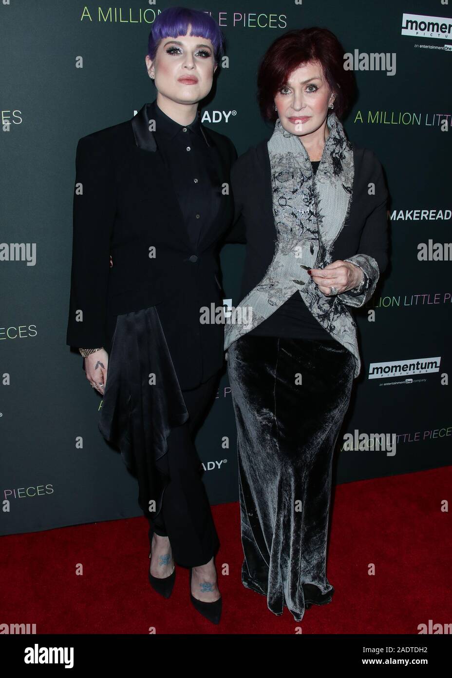 West Hollywood, États-Unis. 08Th Nov, 2019. WEST HOLLYWOOD, LOS ANGELES, CALIFORNIE, USA - 04 DÉCEMBRE : Kelly Osbourne et sa mère Sharon Osbourne arrivent à la Los Angeles Projection spéciale de Momentum Pictures' 'A Million Little Pieces" tenue à l'hôtel London West Hollywood à Los Angeles le 4 décembre 2019 à West Hollywood, Los Angeles, Californie, États-Unis. (Photo par Xavier Collin/Image Crédit : Agence de Presse) L'agence de presse Image/Alamy Live News Banque D'Images