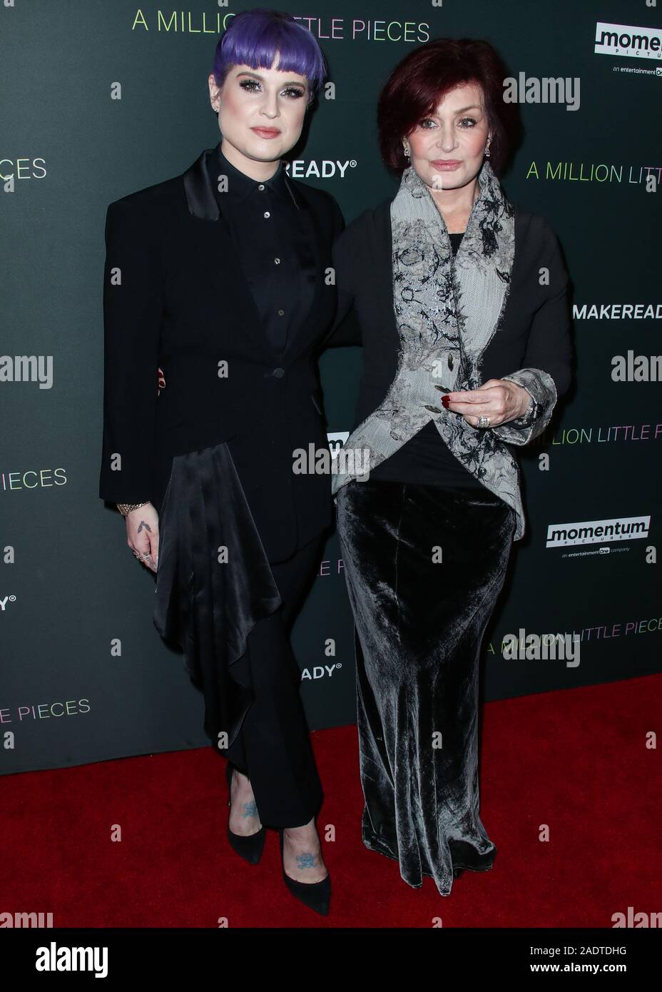 West Hollywood, États-Unis. 08Th Nov, 2019. WEST HOLLYWOOD, LOS ANGELES, CALIFORNIE, USA - 04 DÉCEMBRE : Kelly Osbourne et sa mère Sharon Osbourne arrivent à la Los Angeles Projection spéciale de Momentum Pictures' 'A Million Little Pieces" tenue à l'hôtel London West Hollywood à Los Angeles le 4 décembre 2019 à West Hollywood, Los Angeles, Californie, États-Unis. (Photo par Xavier Collin/Image Crédit : Agence de Presse) L'agence de presse Image/Alamy Live News Banque D'Images