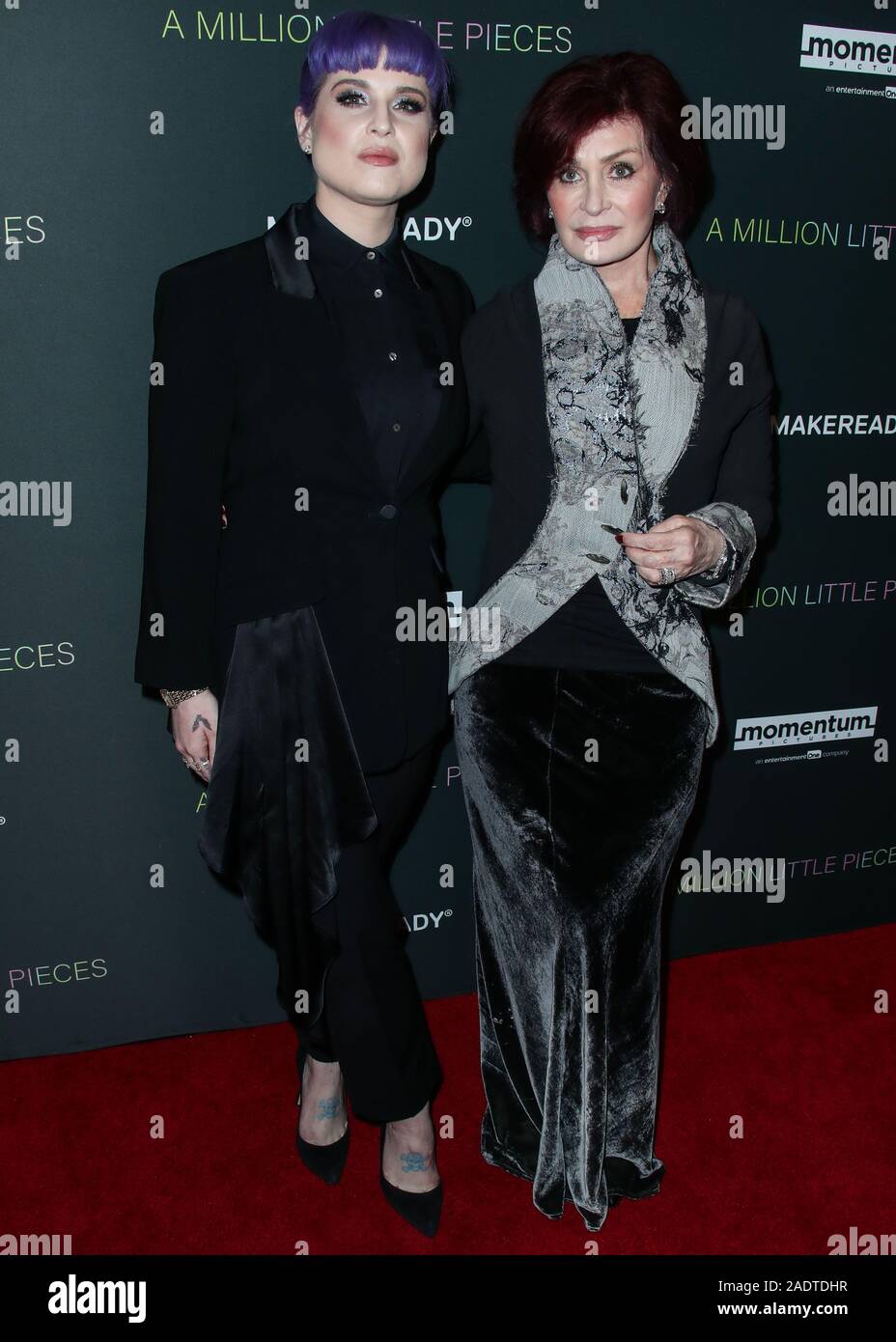 West Hollywood, États-Unis. 08Th Nov, 2019. WEST HOLLYWOOD, LOS ANGELES, CALIFORNIE, USA - 04 DÉCEMBRE : Kelly Osbourne et sa mère Sharon Osbourne arrivent à la Los Angeles Projection spéciale de Momentum Pictures' 'A Million Little Pieces" tenue à l'hôtel London West Hollywood à Los Angeles le 4 décembre 2019 à West Hollywood, Los Angeles, Californie, États-Unis. (Photo par Xavier Collin/Image Crédit : Agence de Presse) L'agence de presse Image/Alamy Live News Banque D'Images