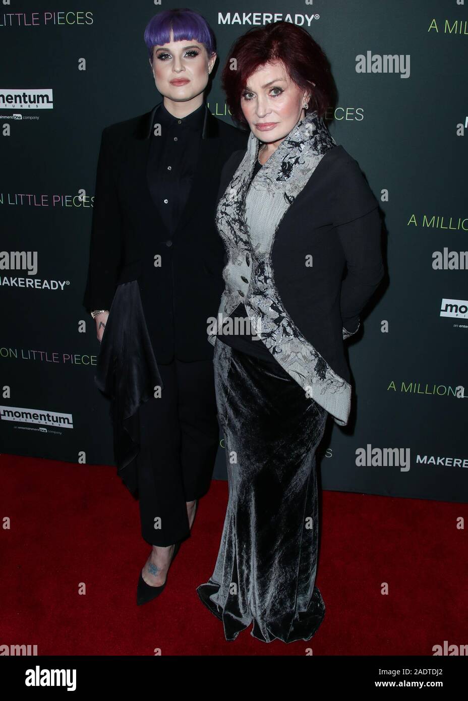 West Hollywood, États-Unis. 08Th Nov, 2019. WEST HOLLYWOOD, LOS ANGELES, CALIFORNIE, USA - 04 DÉCEMBRE : Kelly Osbourne et sa mère Sharon Osbourne arrivent à la Los Angeles Projection spéciale de Momentum Pictures' 'A Million Little Pieces" tenue à l'hôtel London West Hollywood à Los Angeles le 4 décembre 2019 à West Hollywood, Los Angeles, Californie, États-Unis. (Photo par Xavier Collin/Image Crédit : Agence de Presse) L'agence de presse Image/Alamy Live News Banque D'Images