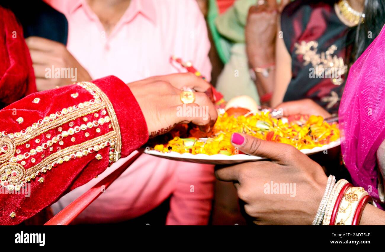 Mariage de demoiselle d'indiens une procession cérémonie rituel de bienvenue Banque D'Images