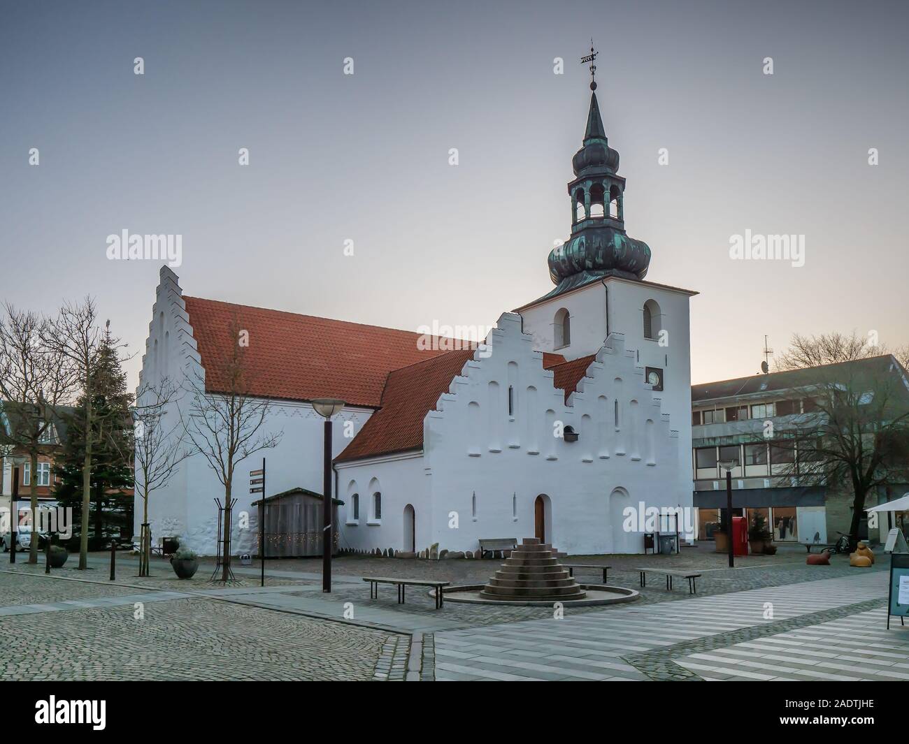 Église traditionnelle dans le centre de Lemvig, au Danemark Banque D'Images